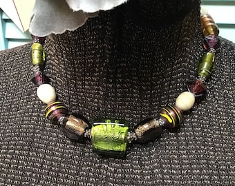 Vintage 90s Green Glass Bead Necklace: Chunky Retro Jewelry