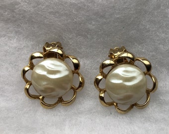 Vintage white round earrings clip Fashion Costume jewelry Gold tone clip on earrings Retro 1960s clips Birthday gift for woman