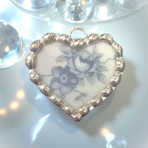 Collier pendentif coeur Chine floral bleu vintage
