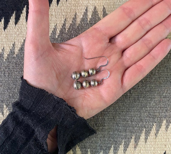 Vintage Navajo Bench Bead Graduated Earrings - image 4