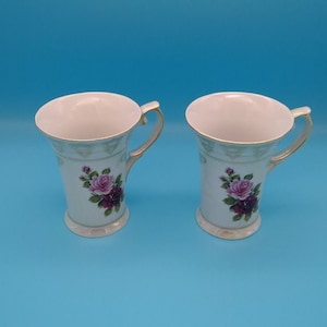 SSMCS Porzellan Fabrik Pair of Coffee Cups.