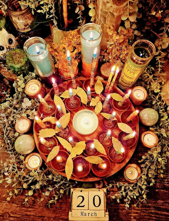 Reiki Charged (Citrine Crystal) Money & Abundance Candle For Prosperity, Money And Wealth At ₹ 1091/piece | Container Candles In New Delhi | ID: 27019944333