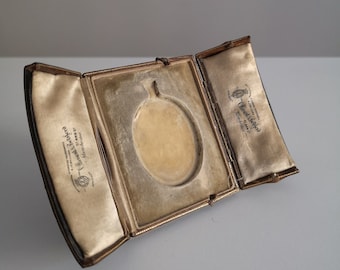 Antique double door pendant box.