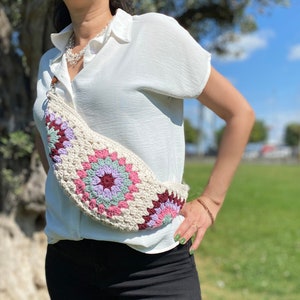 Free Bag, Crochet Bum Bag, Festival Daisy Bag, Granny Square Purse, Crossbody Hobo Bag, Belt Bag, Sling Bag for Women, Waist Bag,
