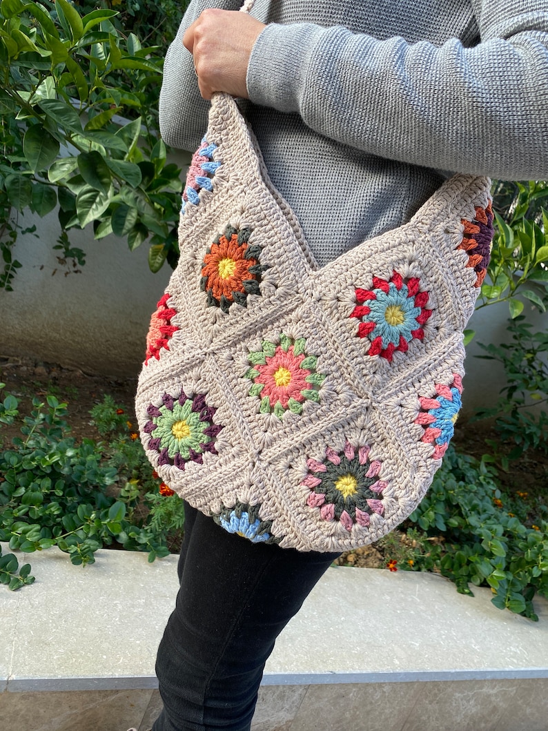 Borsa all'uncinetto, Borsa quadrata della nonna, Borsa all'uncinetto, Borsa tote all'uncinetto, Borsa retrò, Borsa hippie, Regalo per lei, Borsa Boho, Stile vintage, Borsa per le donne immagine 6