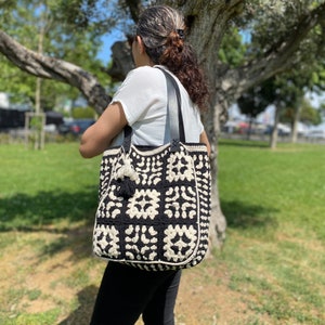 Black and White Crochet Bag, Boho Bag, Vintage Bag, Bag for Woman, Gift For Her, Large CrochetTote Bag, Black Bag, Shoulder Bag, Hobo Bag image 6