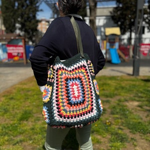 Borsa quadrata della nonna all'uncinetto, regalo per la mamma, borsa grande girasole, borsa tote afghana, regalo per lei, borsa da donna, borsa a tracolla tote all'uncinetto immagine 5