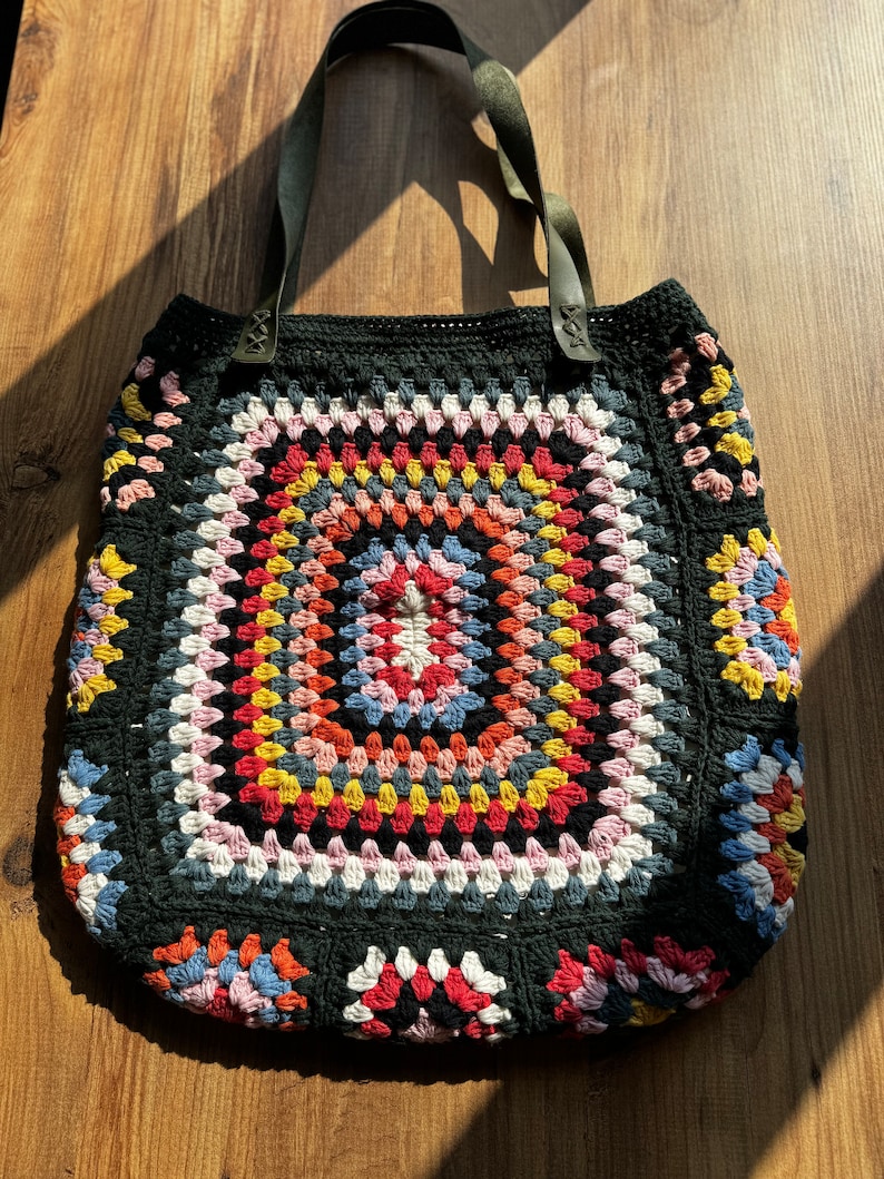 Borsa quadrata della nonna all'uncinetto, regalo per la mamma, borsa grande girasole, borsa tote afghana, regalo per lei, borsa da donna, borsa a tracolla tote all'uncinetto immagine 10