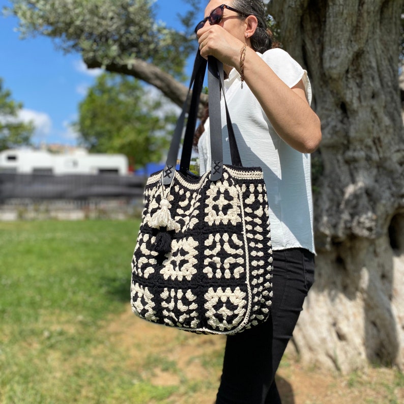Black and White Crochet Bag, Boho Bag, Vintage Bag, Bag for Woman, Gift For Her, Large CrochetTote Bag, Black Bag, Shoulder Bag, Hobo Bag image 2