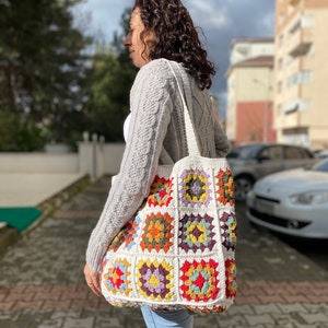 Sac carré grand-mère, sac au crochet, sac à main au crochet, sac fourre-tout au crochet, sac rétro, sac hippie, cadeau pour elle, sac bohème, style vintage, sac pour femme image 9