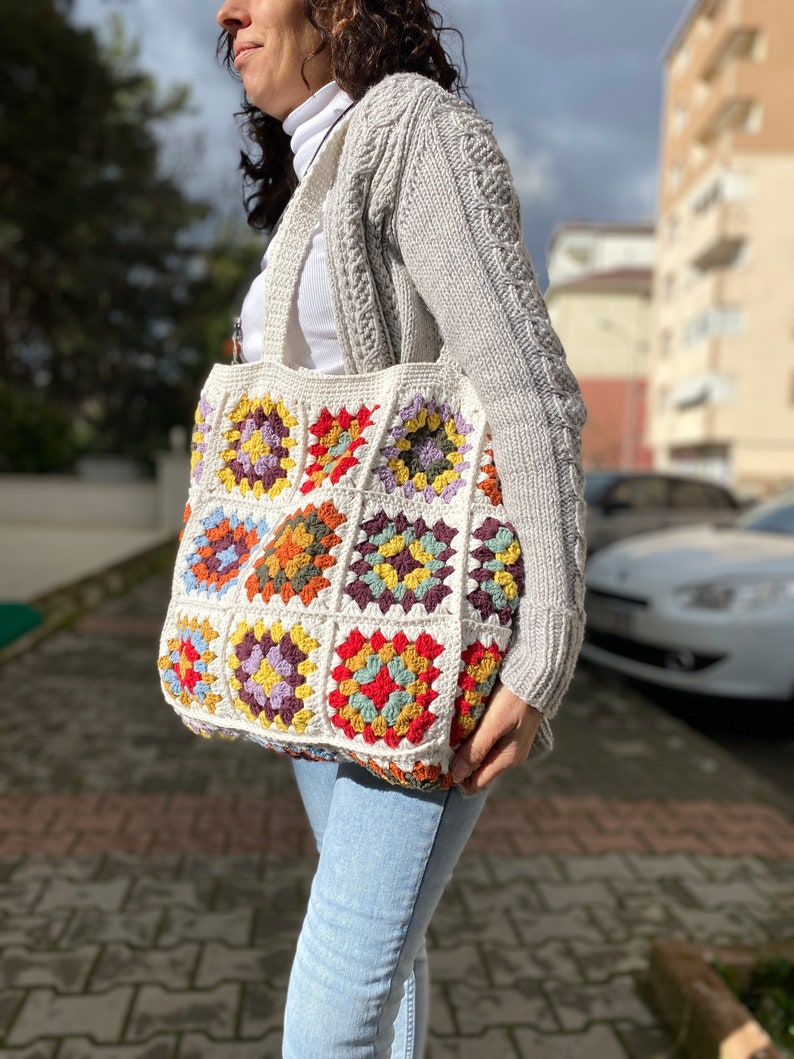 Sac carré grand-mère, sac au crochet, sac à main au crochet, sac fourre-tout au crochet, sac rétro, sac hippie, cadeau pour elle, sac bohème, style vintage, sac pour femme image 8