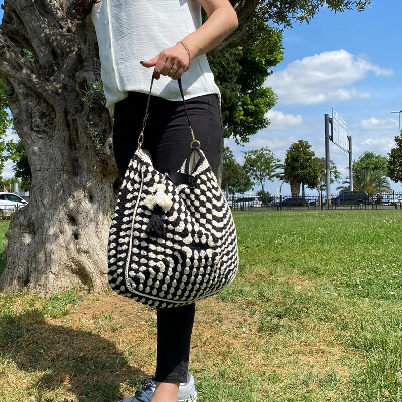Black and White Crochet Bag, Boho Bag, Vintage Bag, Bag for Woman, Gift For Her, Large CrochetTote Bag, Black Bag, Shoulder Bag, Hobo Bag image 6