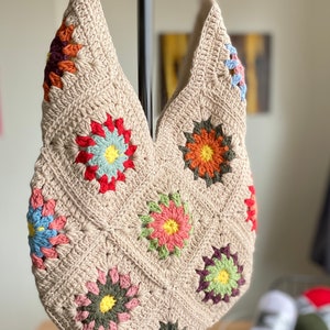 Borsa all'uncinetto, Borsa quadrata della nonna, Borsa all'uncinetto, Borsa tote all'uncinetto, Borsa retrò, Borsa hippie, Regalo per lei, Borsa Boho, Stile vintage, Borsa per le donne immagine 1