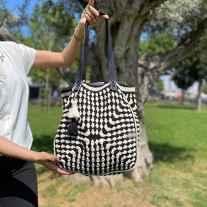 Black and White Crochet Bag, Boho Bag, Vintage Bag, Bag for Woman, Gift For Her, Large CrochetTote Bag, Black Bag, Shoulder Bag, Hobo Bag image 3