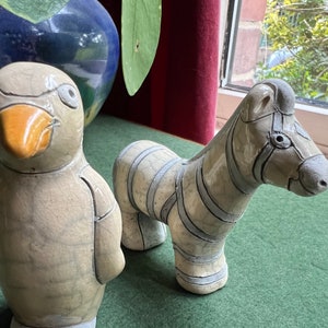 Raku Keramik Pinguin und Zebra Handarbeit aus Südafrika Wunderschöne Pinguin und Zebra Figuren. Sammler Tier Studio Keramik Ornamente.