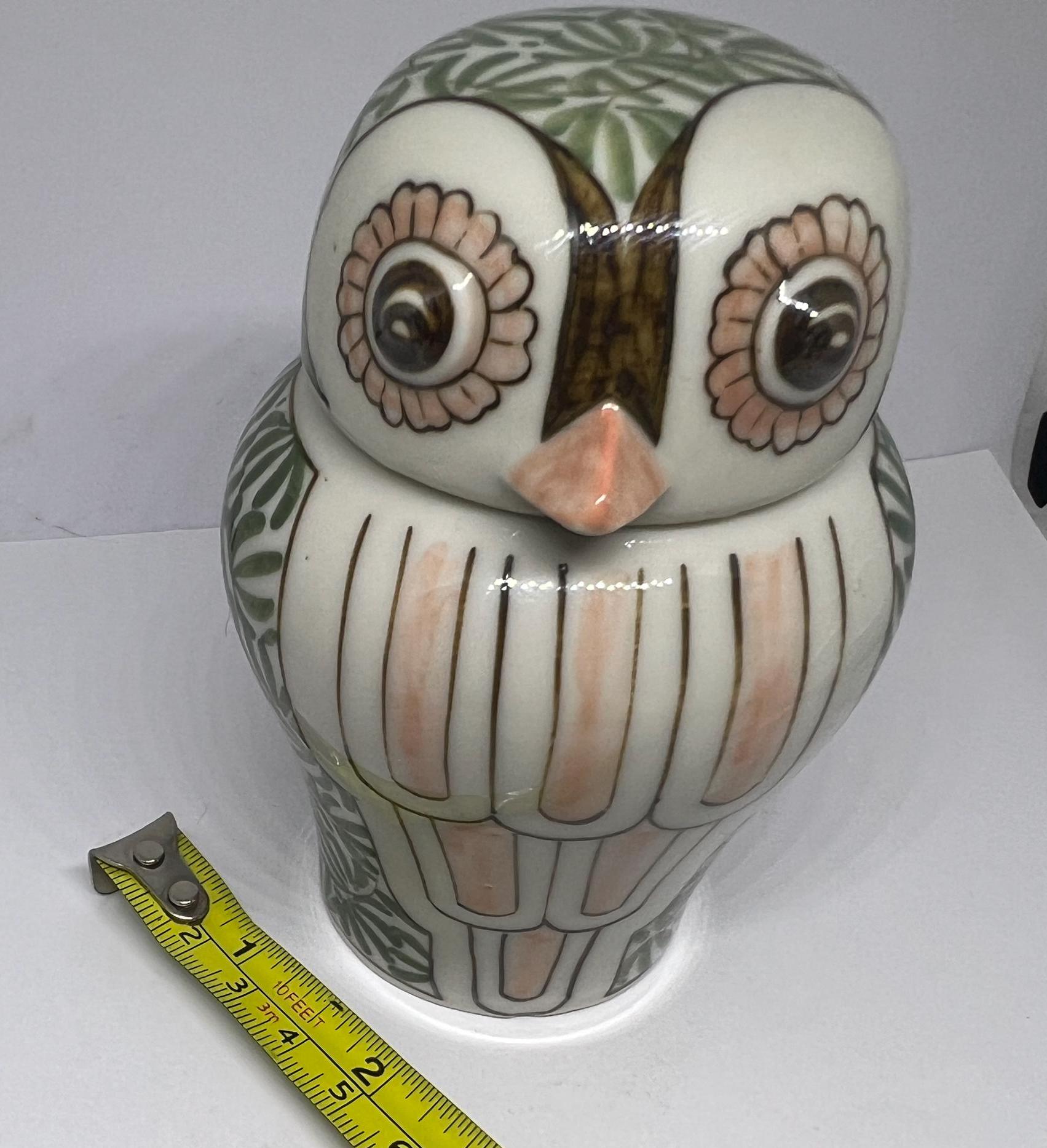Vintage owl lidded ginger jar. Hand painted ceramic owl lidded pot. Quirky green leaf pink bow desig
