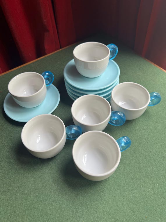 Set 6 coffee espresso mugs. Quirky ceramic cup plastic handle and melamine saucer. Pale blue white designer cups Stamped Omada Made in Italy