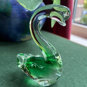 Swan ornament. Beautiful hand blown green glass swan figurine. Vintage green clear glass with delicate features. Art glass collectible swan.