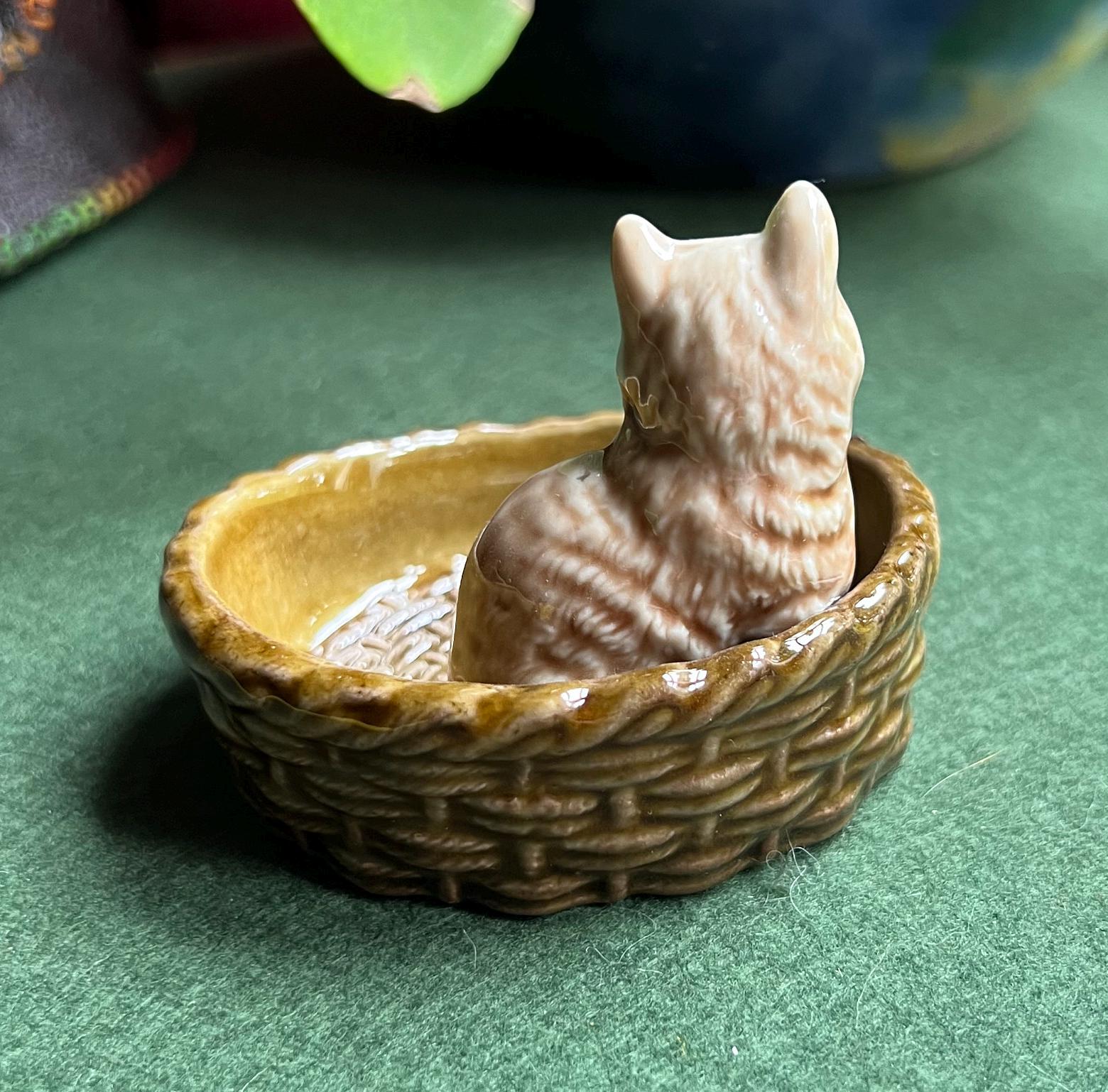 Wade Tabby Cat Sitting in a Green Basket. Classic Vintage Wade Ceramic ...