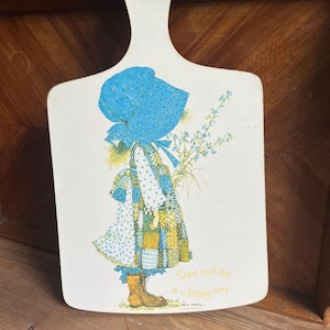 Vintage Holly Hobbie Chopping board. Kitsch blue bonnet girl patchwork dress Cottage core decor &#39;Start each day in a happy way&#39; Message.
