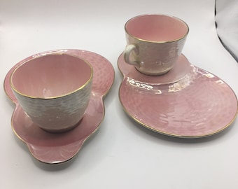 Taza de té y plato para sándwich de Malingware de lustre rosa. Dos platos disponibles. Plato vintage para servir té de la tarde de Malingware de lustre rosa.