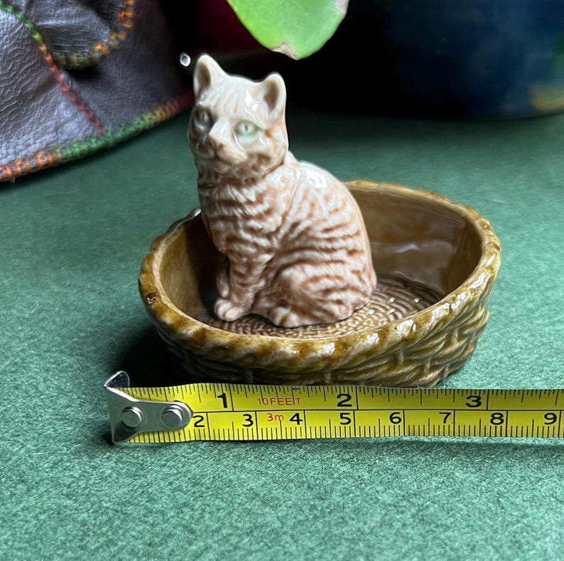 Wade Tabby Cat Sitting in a Green Basket. Classic Vintage Wade Ceramic ...
