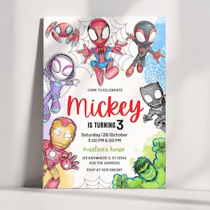 Può includere: Un biglietto d'invito per compleanno con illustrazioni a cartoni animati di Spider-Man, Spider-Gwen, Miles Morales, Black Panther, Iron Man e Hulk. Il testo recita: COME TO CELEBRATE Mickey IS TURNING 3 Saturday 26 OCTOBER 3:00 PM 6:00 PM marline's house.