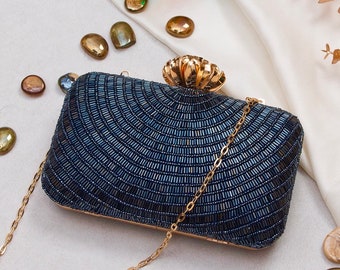 Elegante pochette blu navy, borsa con ricamo reale, trama di lusso, tracolla e tracolla per matrimoni, feste diurne e abiti etnici.