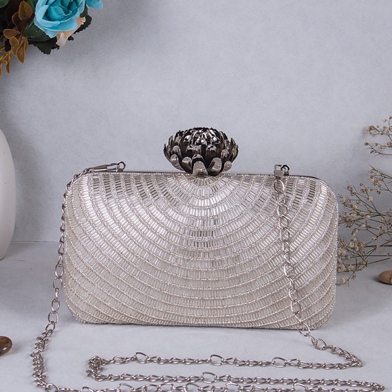 Shiny Mini Wedding Silver Handbag With Metal Bow Chain For Women Elegant Evening  Clutch And Bridal Purse Affordable Wedding Accessory In 2021 From  Sexybride, $18.5 | DHgate.Com