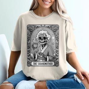 T-shirt grootmoeder tarotkaart, grappig skelet T-shirt, theeliefhebber, Grateful Dead oma, uniek grafisch T-shirt, voor- of achterkant bedrukt