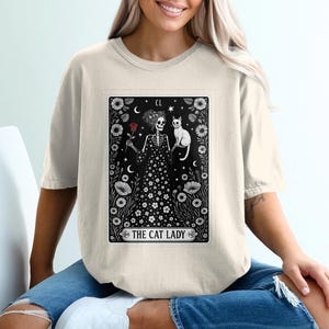 T-shirt carte de tarot dame chat, art floral squelette, t-shirt chat gothique, imprimé recto ou verso, chemise chaton céleste, cadeau d'Halloween, chat de tarot