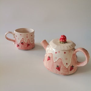 Handmade Ceramic Strawberry Shortcake Cup and Teapot: Pink Bliss with Tiny Floral Charm – Adorable and Unique Drinkware for Sweet Sips!
