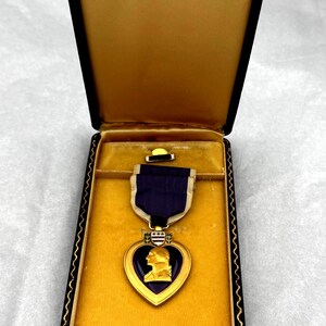 Vintage US Militär Medaille Krawattennadel in Box mit lila Herz