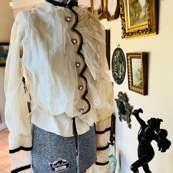 Blusa francesa eduardiana antigua de terciopelo con encaje hecho a mano y botones de camafeo