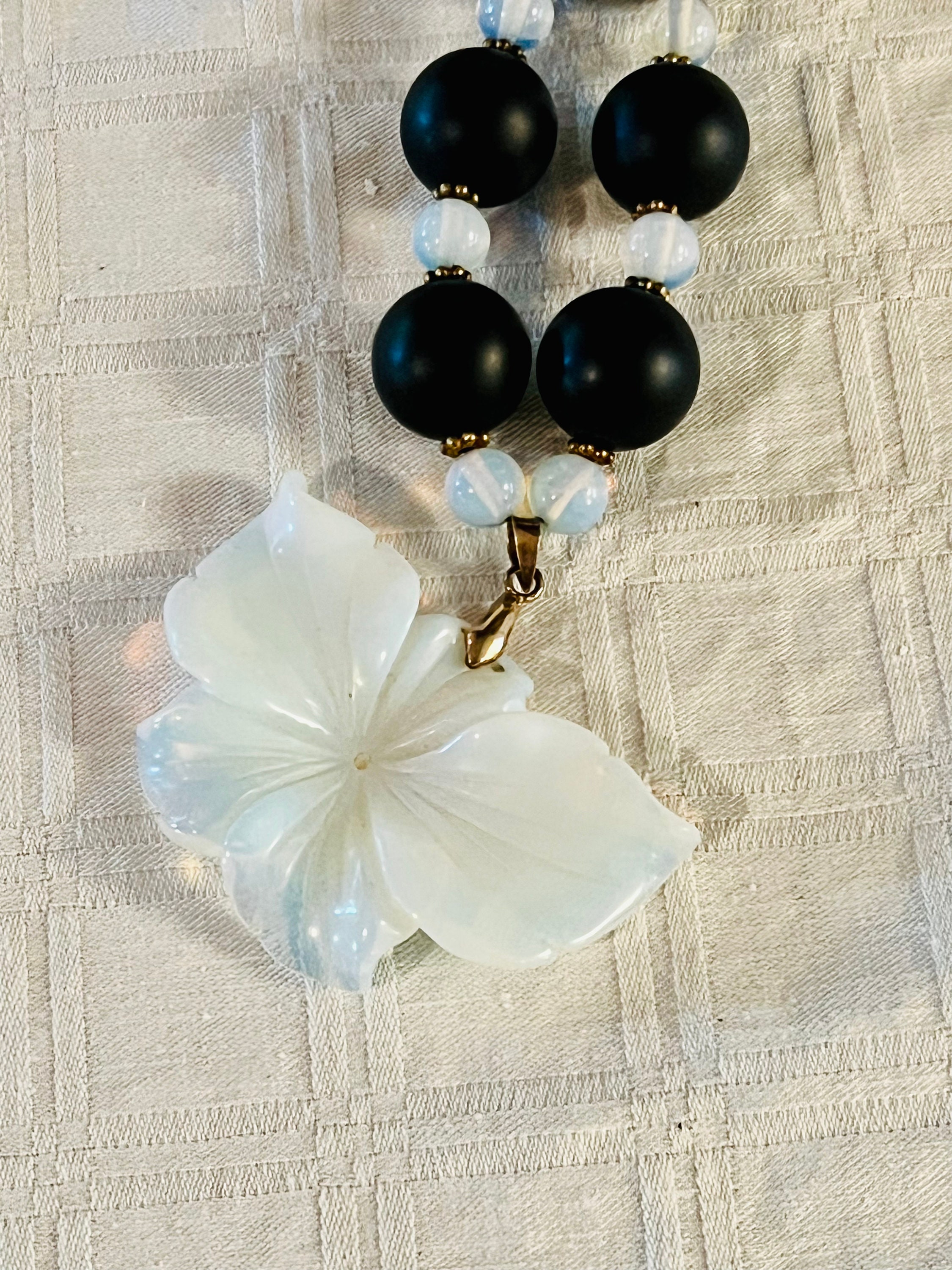 Suspension fleur perles argentées Chehoma 36880
