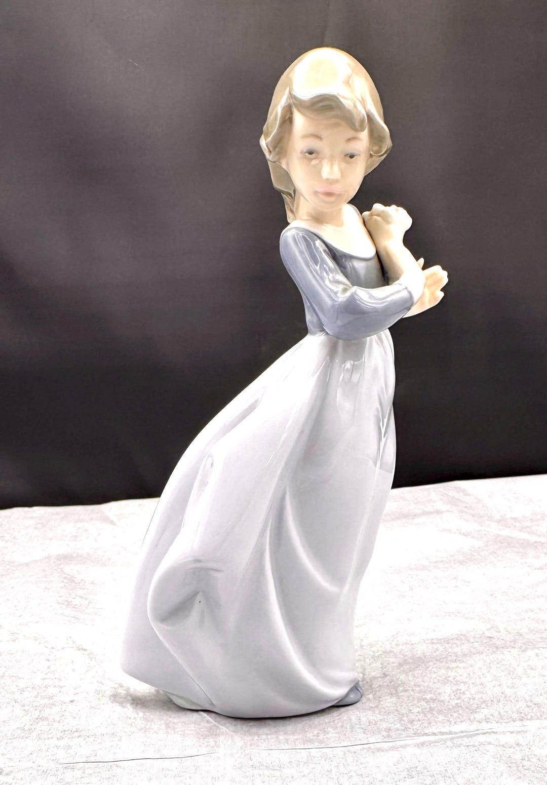 Vintage 1988 Lladro Nao Porcelain Daisa Figurine Girl W/ Flowers