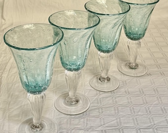 Set med 4 franska Saba Biot bubbelglas vinbägare azurblå