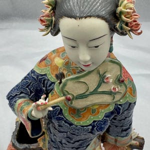 Lovely Vintage Chinese Wucai Porcelain Figurine Lady with Fan