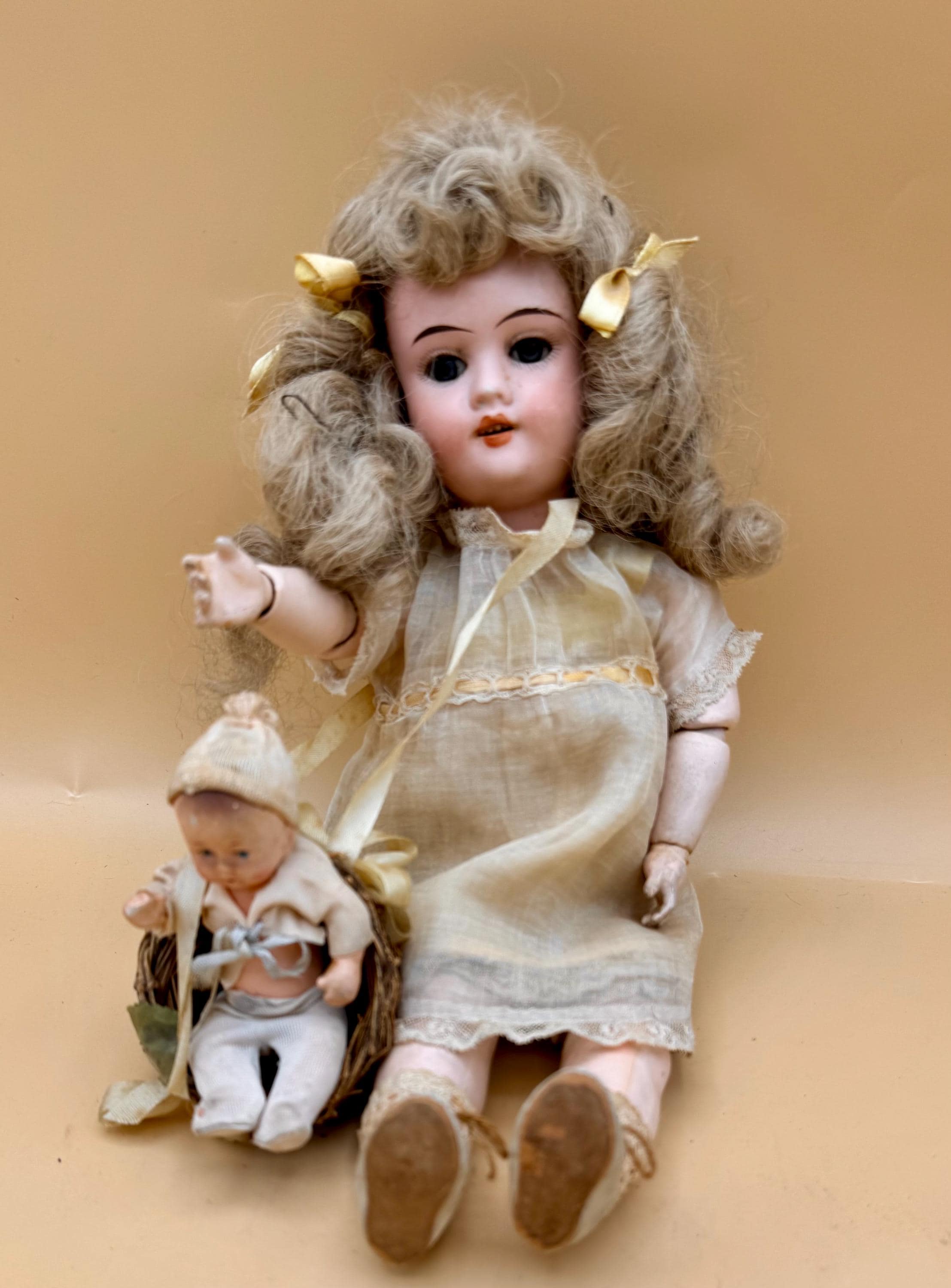 【チョコメルさま】antique doll ❀ ミニョネット チェック柄の女の子 不明 ドイツ ミニョネット アンティークドール