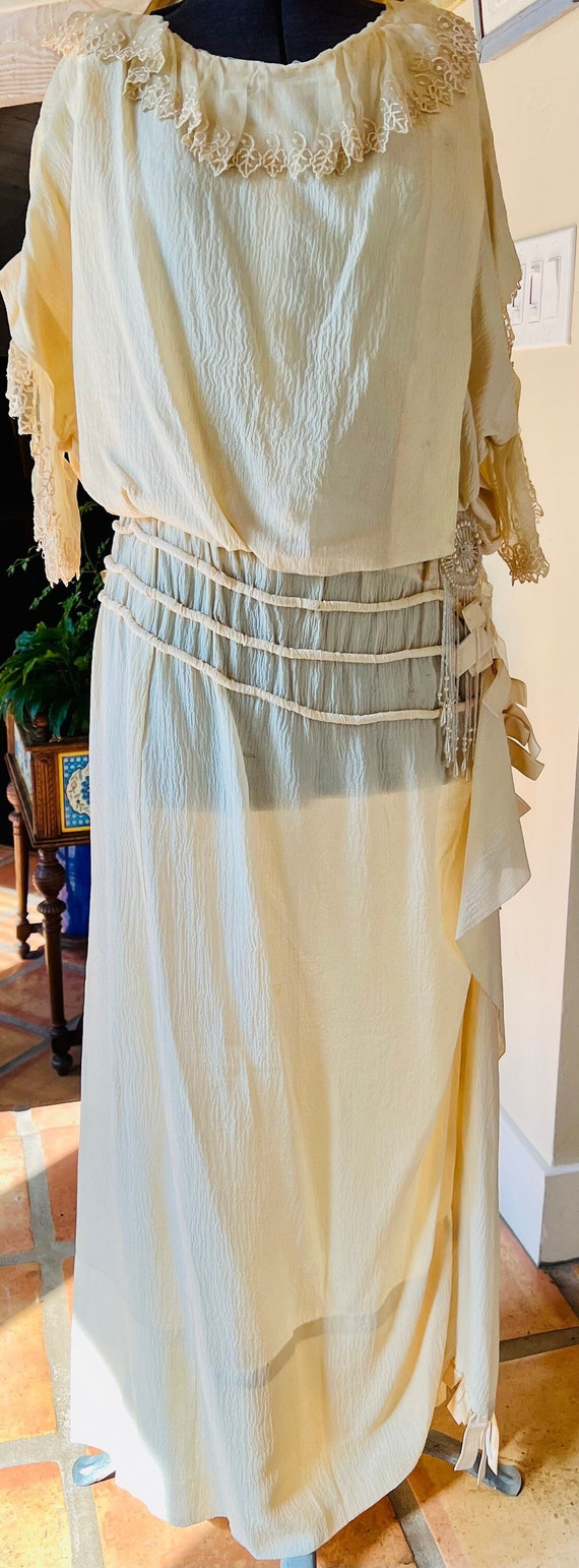 Lovely vintage 1928 ivory silk lace beaded dress