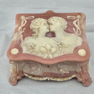 Vintage Incolay Stone Pink Kissing Lover Cameos Jewelry Trinket