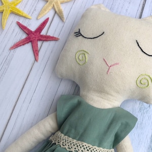 Peluche a forma di gatto in lino, peluche biologico, decorazione per la cameretta dei bambini