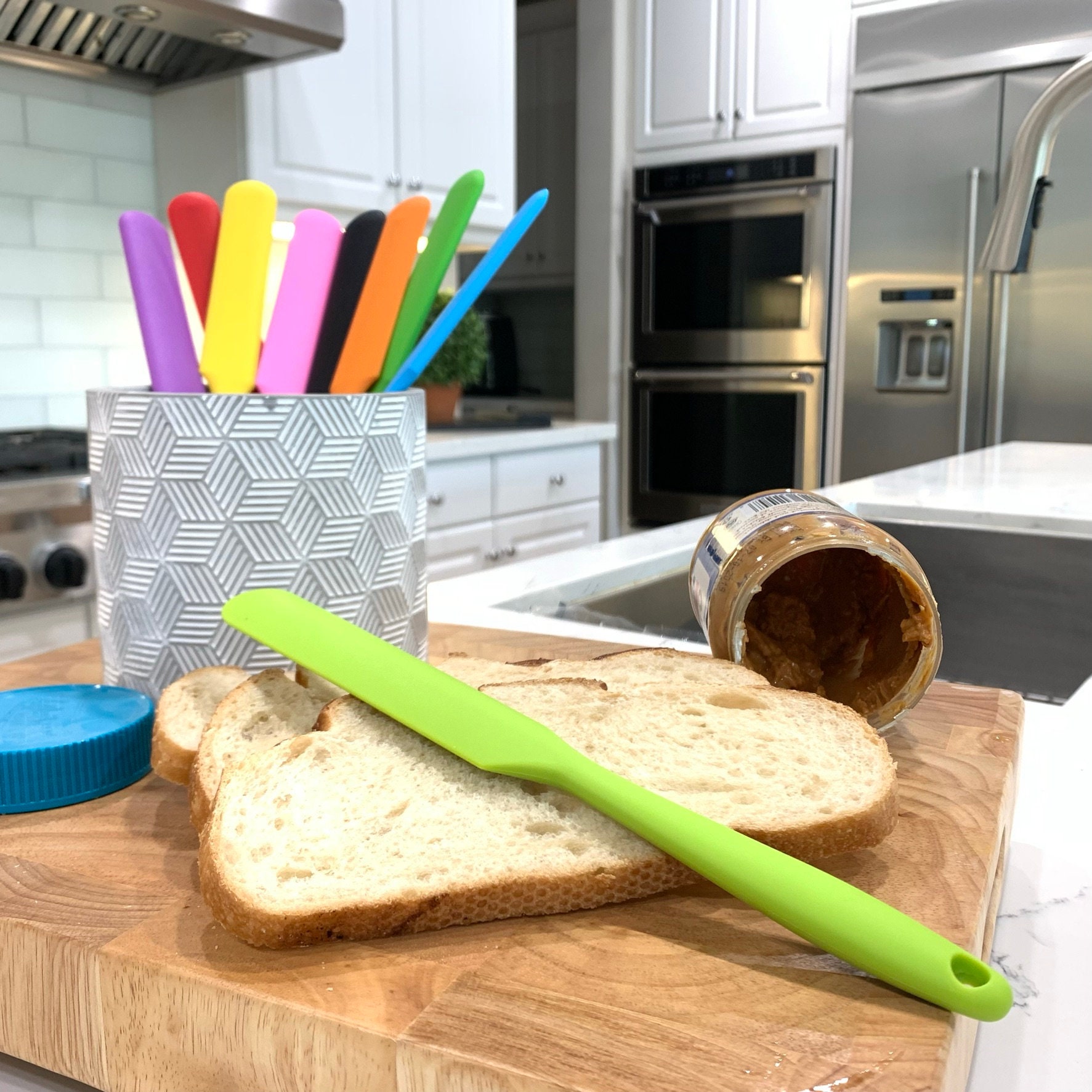 MOJOTORY Jar Spatula, Silicone Jar Scraper with Long Handle, Jam Spreader for Peanut Butter, Kitchen Spatula for Baking and Cake Icing