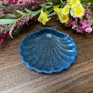 Dark blue sparkling seashell soap dish