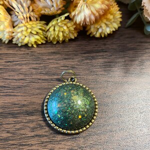 Green tree pendant