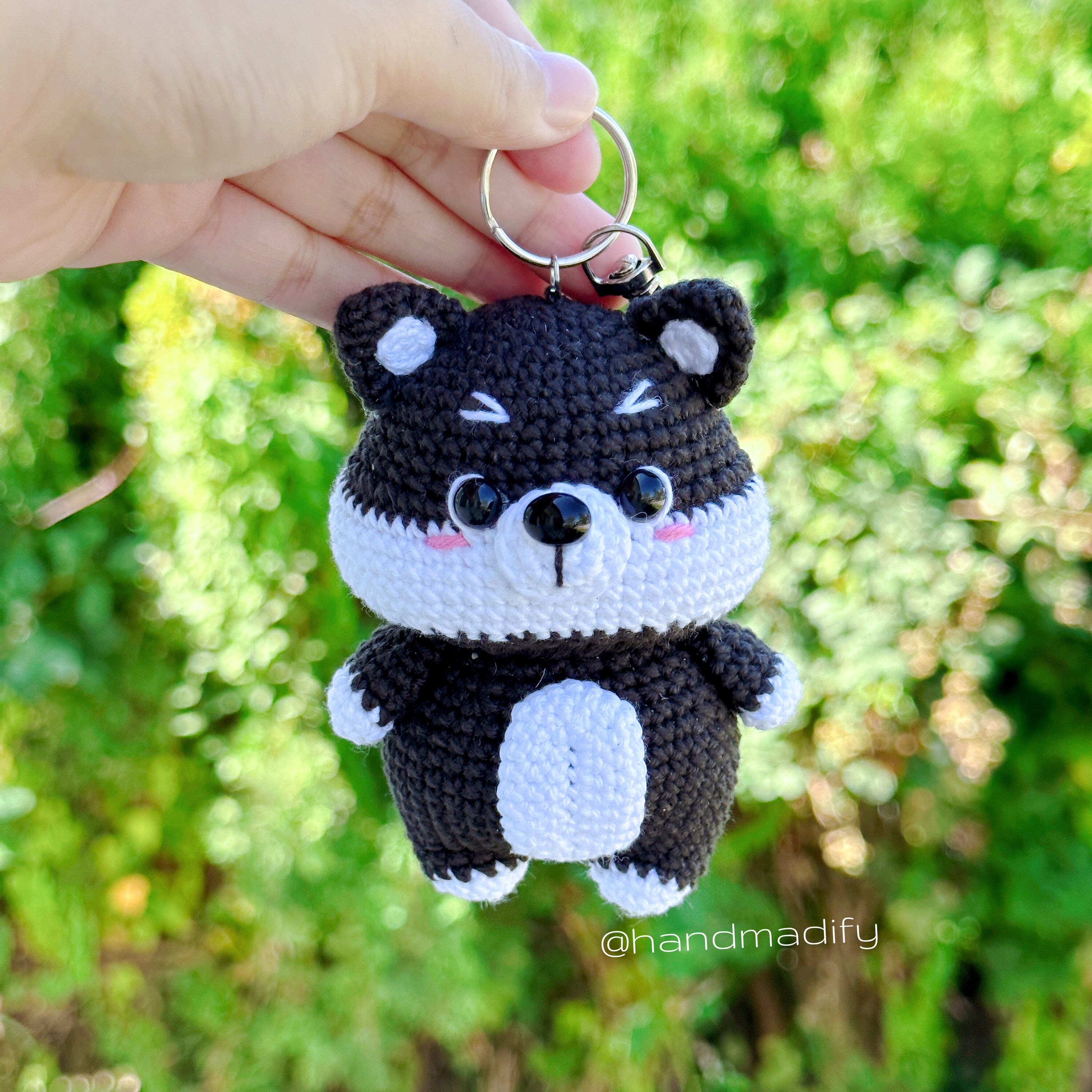 あみぐるみ　柴犬　車飾り　ハンドメイド ハンドメイド フェルトのフルーツロールケーキの車 犬