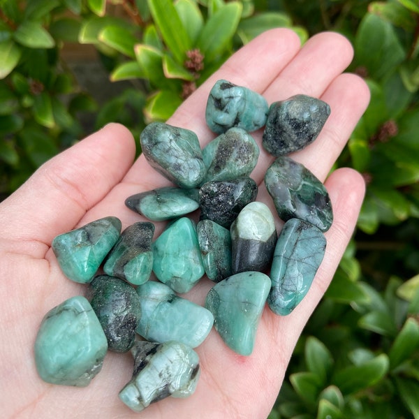 Emerald tumble stone | small |