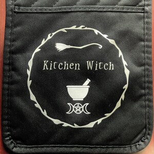 Kitchen Witch Potholder / Witchy Kitchen Decor / Herbs & Potions / Apothecary / Witchcraft / Witch Decor