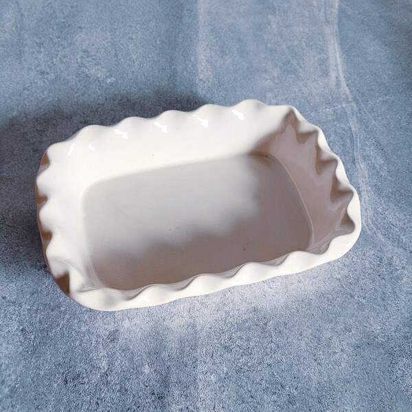 Vintage Baking Dish, Oven Proof, Made in Japan, Ceramic, Pie dish, Scalloped