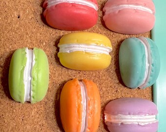 Big Macaron on the Wall - Magnet ou PushPin - Set of 7 - Food/ Dessert/ Sweet / Bake/ Snack Magnets & PushPins